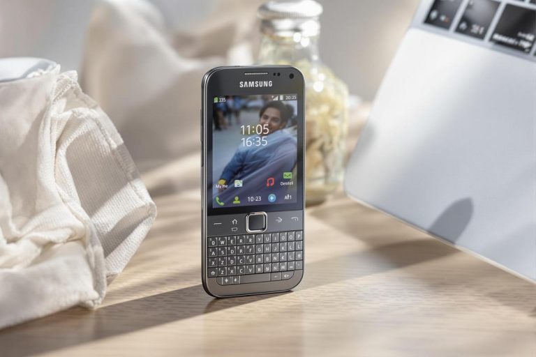 Housse verticale samsung chat 335 personnalisée.jpg